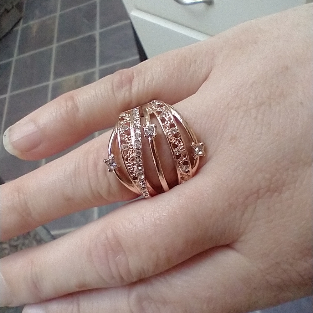 4 Gorgeous Stretch Rings! #R8 - Picture 7 of 8